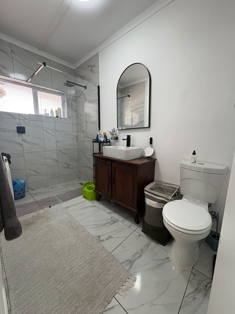 To Let 2 Bedroom Property for Rent in Claremont Western Cape